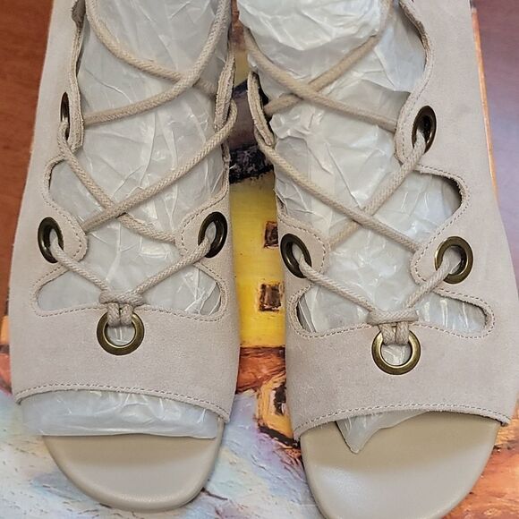 Bella Vita Clud Suede Ingrid Wedge Sandals Size 8 - Picture 4 of 9